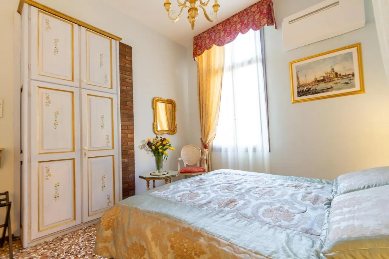 *** לינה וארוחת בוקר ונציה Art Dreams B&B איטליה